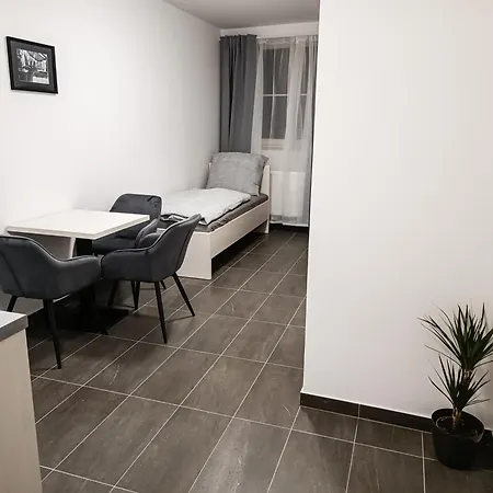 Rolnicke Namesti 8 Hostel *