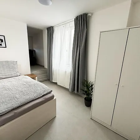 Rolnicke Namesti 8 * Plzen