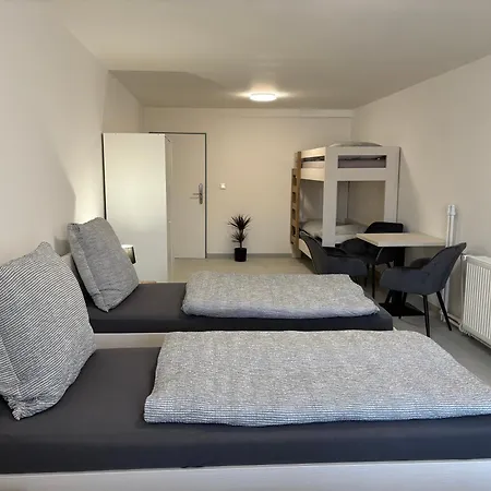 Rolnicke Namesti 8 Hostel