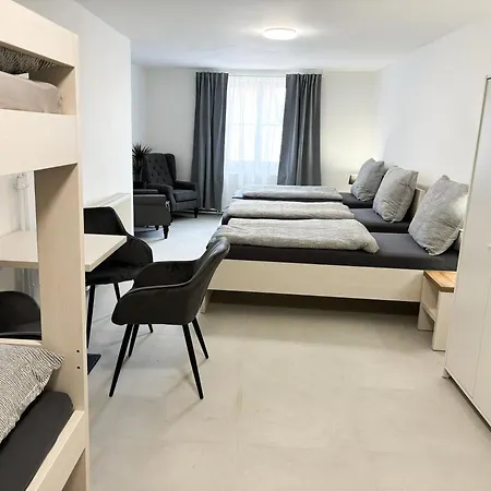 Rolnicke Namesti 8 Hostel Plzen