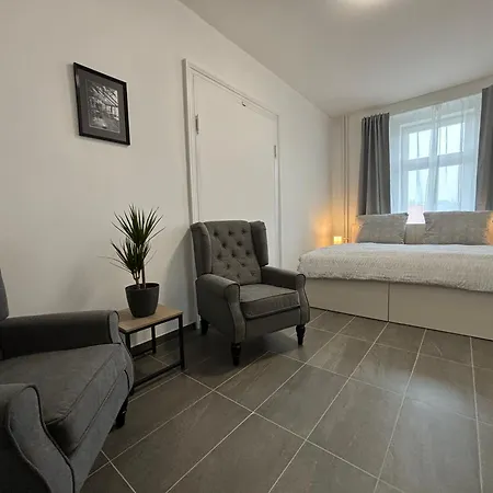 Rolnicke Namesti 8 Hostel *