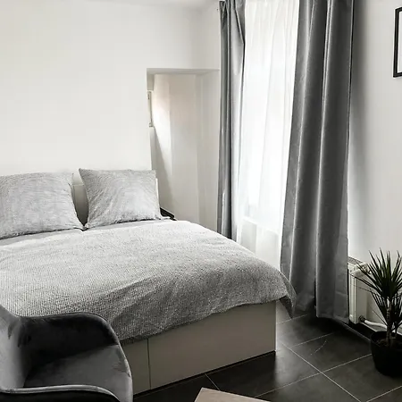 Rolnicke Namesti 8 * Plzeň