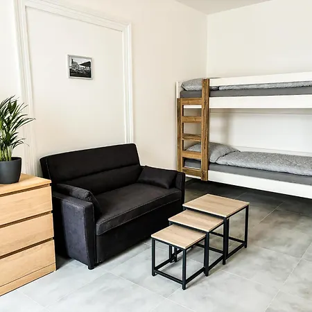 Rolnicke Namesti 8 Hostel *