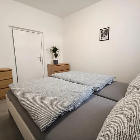 Rolnicke Namesti 8 Hostel