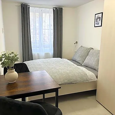 Rolnicke Namesti 8 Hostel Pilsen