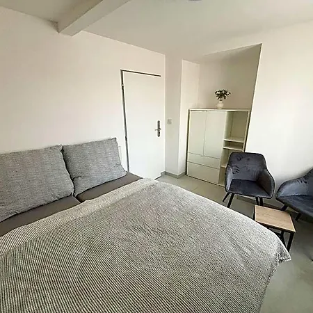 Rolnicke Namesti 8 Hostel Pilsen