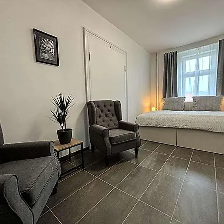 Rolnicke Namesti 8 Hostel *