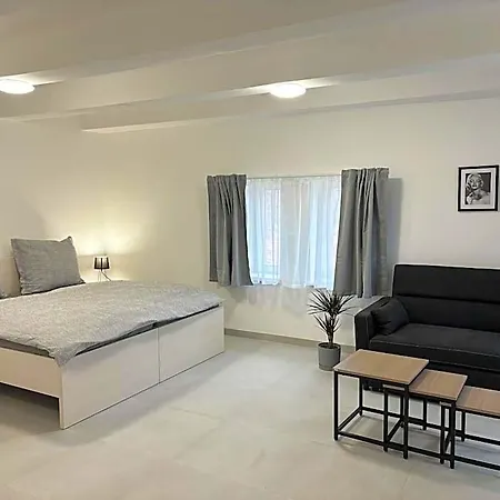 Rolnicke Namesti 8 Hostel Plzen