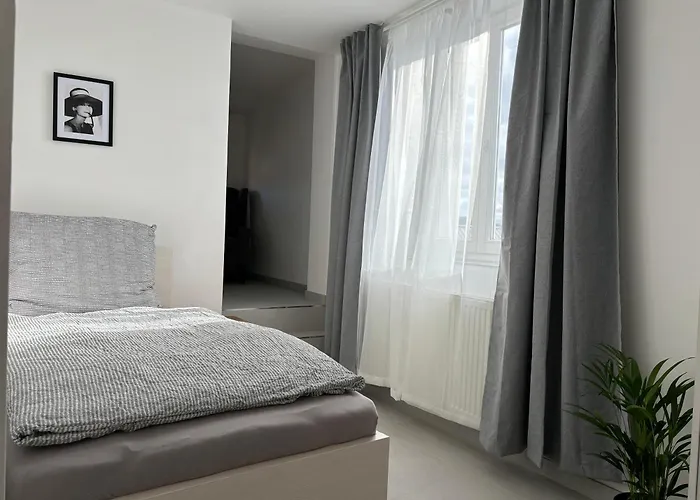 Rolnicke Namesti 8 Hostel