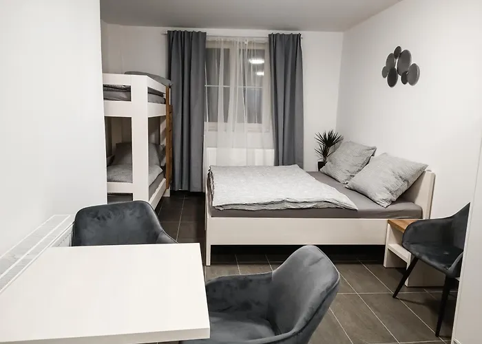 Hostel Rolnicke Namesti 8 Plzen