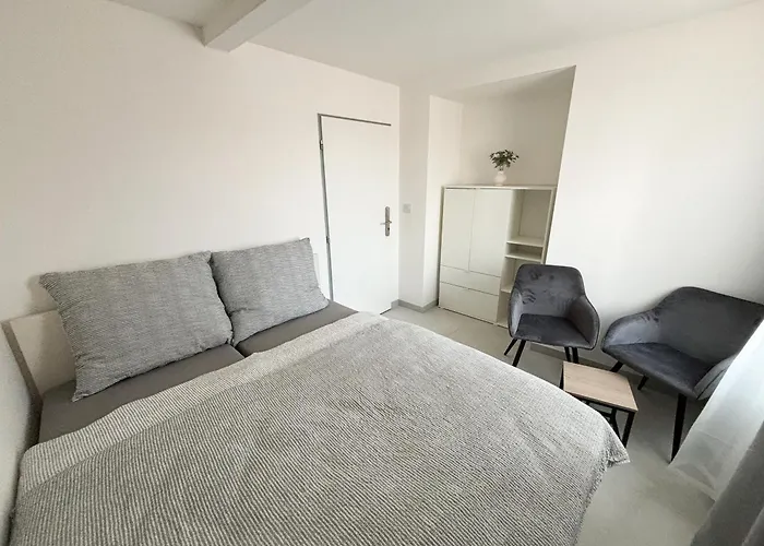 Hostel Rolnicke Namesti 8 *