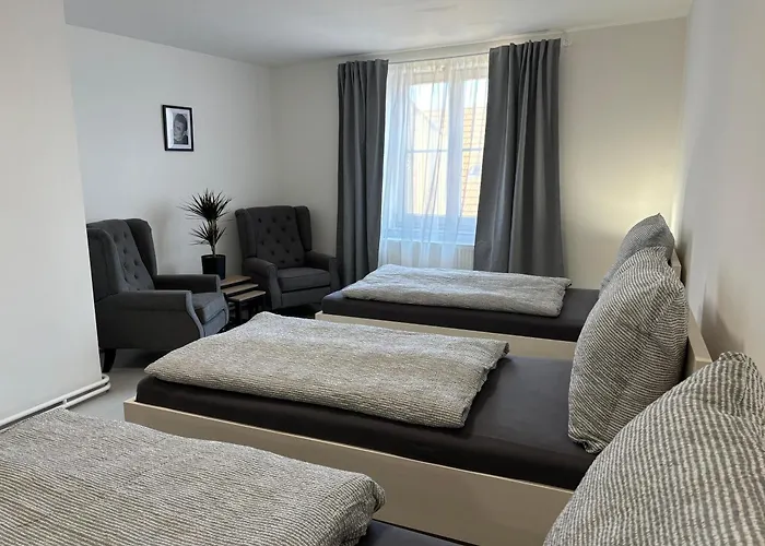 Rolnicke Namesti 8 Hostel *