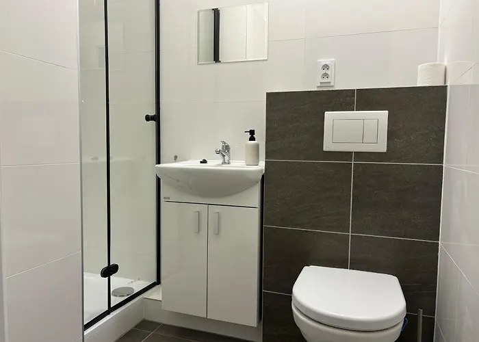 Rolnicke Namesti 8 Hostel