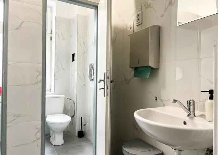 Rolnicke Namesti 8 Hostel