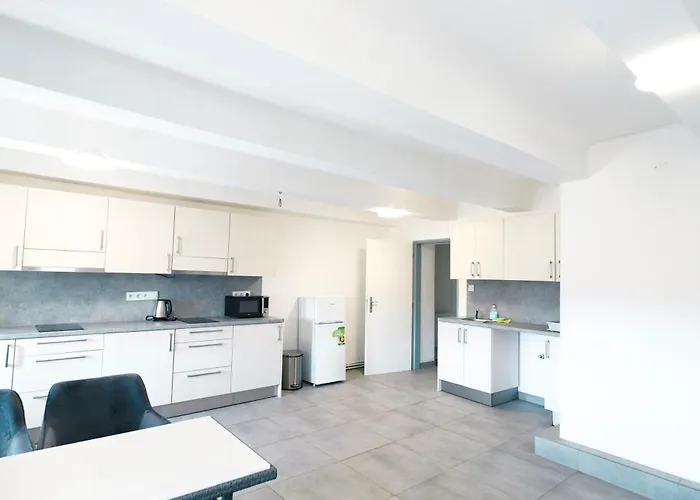 Rolnicke Namesti 8 Hostel