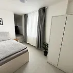 Rolnické Náměstí 8 * Plzeň