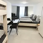 Rolnické Náměstí 8 Auberge de jeunesse Plzeň