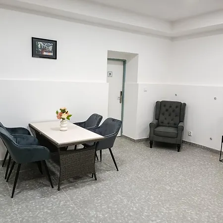 Rolnicke Namesti 8 *