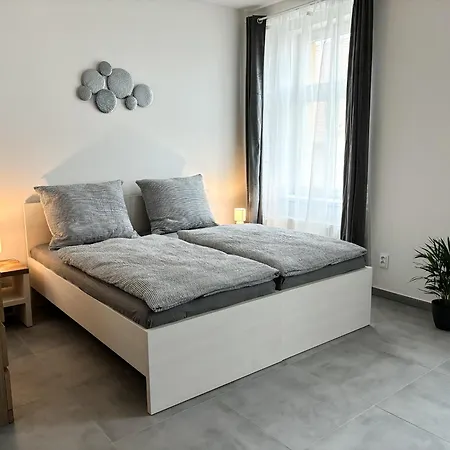 Rolnicke Namesti 8 Hostel *