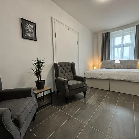 Rolnicke Namesti 8 Vandrerhjem