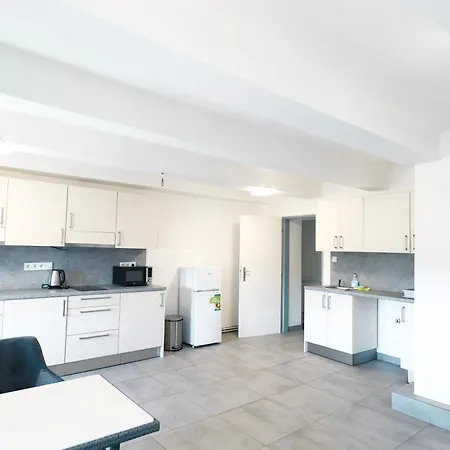 Rolnicke Namesti 8 Hostel